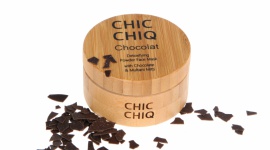 CHIC CHIQ- oczyszczająca maseczka do twarzy w proszku z prawdziwą czekoladą LIFESTYLE, Uroda - Oczyszczająca maseczka do twarzy w proszku z prawdziwą czekoladą, glinką fulerską oraz szczyptą lukrecji dla wyrównania kolorytu skóry i zwalczenia niedoskonałości.