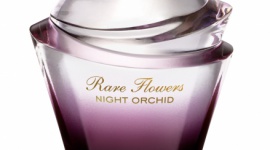 Nowy, luksusowy zapach AVON z nutami rzadkich odmian kwiatów LIFESTYLE, Uroda - Do kolekcji AVON Rare dołączył właśnie ekskluzywny zapach AVON Rare Flowers Night Orchid. To szlachetna kompozycja nut rzadkich odmian kwiatów, stworzona przez znanych na całym świecie perfumiarzy dla kobiet, które lubią się wyróżniać i otaczać luksusem.