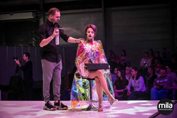 MILA FUTURE SHOW–kreatywny pokaz fryzur, laserów i muzyki na poznańskich targach