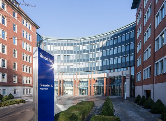 Beiersdorf – producent NIVEA – udziela pomocy placówkom medyczno-sanitarnym